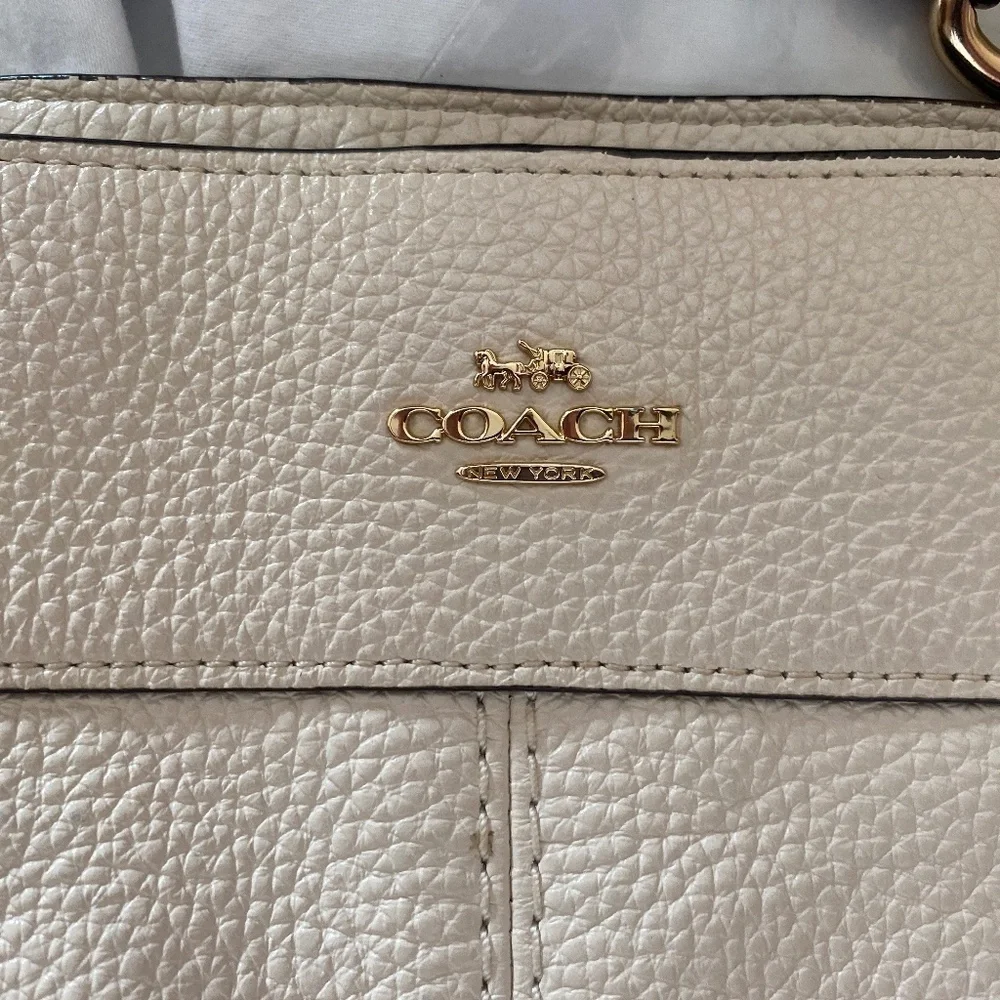 Coach Large 3 Compartment Shoulder Bag in Off White EUC